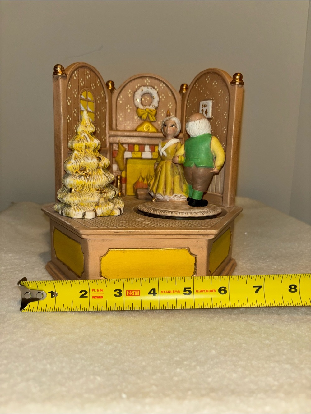 Holiday Dancing Couple Decorative Music Box - musical tune of First Day of xmas - Picture 8 of 8